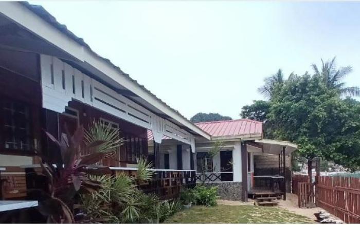 RedDoorz @ Tandikan Beach Cottages 
