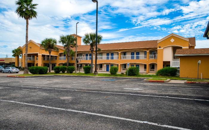 Island Inn By OYO Galveston Beach, TX