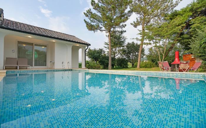 Kyeongju Cheonbuk Village Dockchae Poolvilla