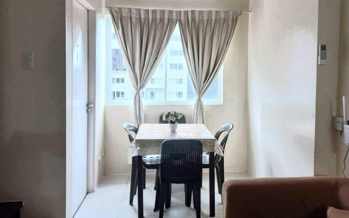 AFFORDABLE TAGAYTAY MONTELUCE 2 BR LOFT w/ POOL 70