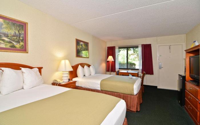 Best Western Crossroads Inn