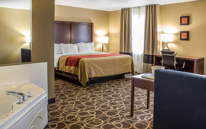 Comfort Inn Dyersville Near Field of Dreams