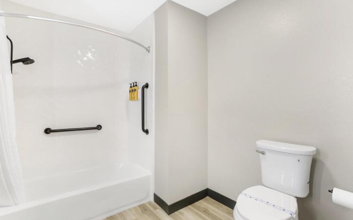 Best Western Plus Rose City Conference Center Inn