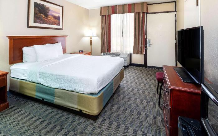 La Quinta Inn & Suites by Wyndham Thousand Oaks-Newbury Park