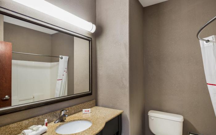 Red Roof Inn & Suites Bloomsburg - MIfflinville