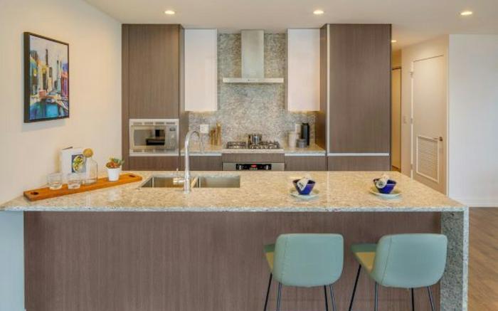 Level Chicago – Old Town