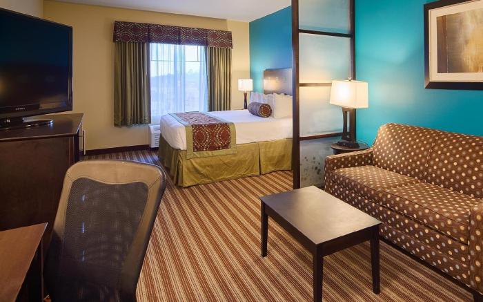 Best Western Plus DeSoto Inn and Suites