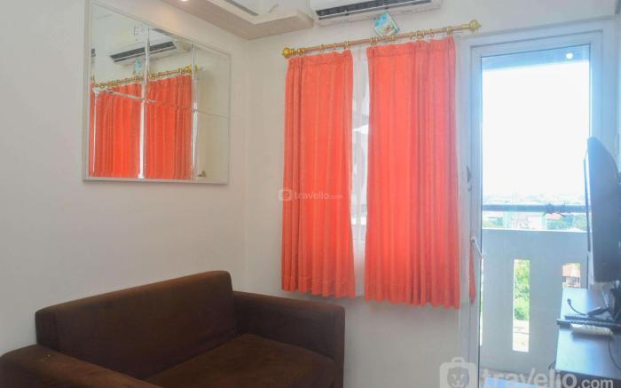 Comfy Best Deal 2BR Green Pramuka City By Travelio
