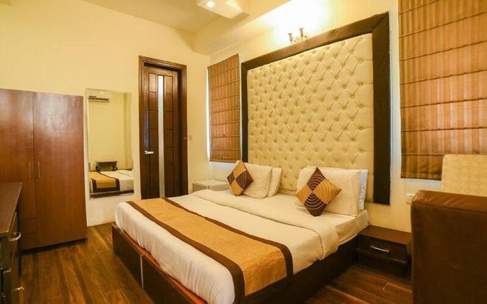 Hotel Taksh Inn