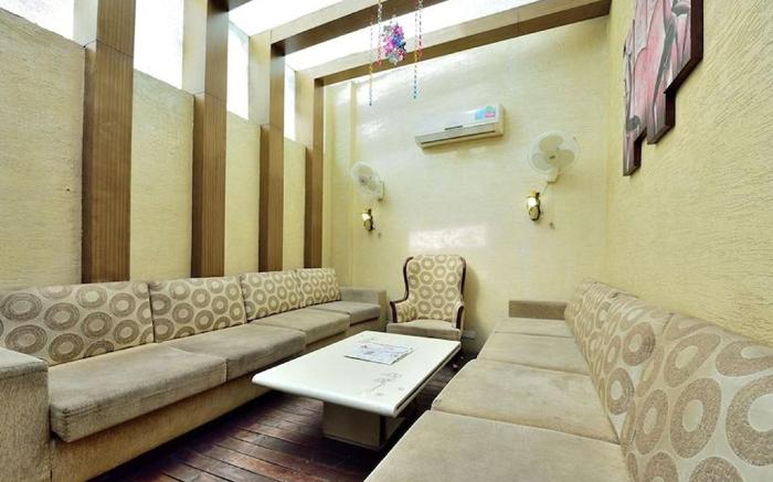 Hotel Taksh Inn