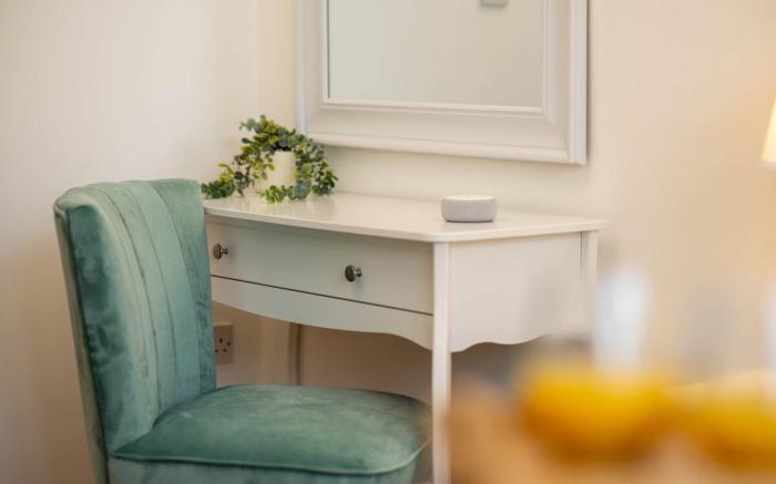 Vibrant City Centre - King Bed Apartment