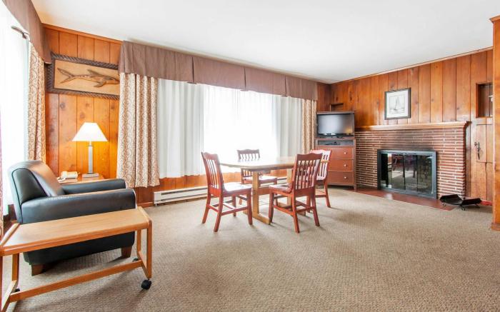 Clarion Inn Surfrider Resort