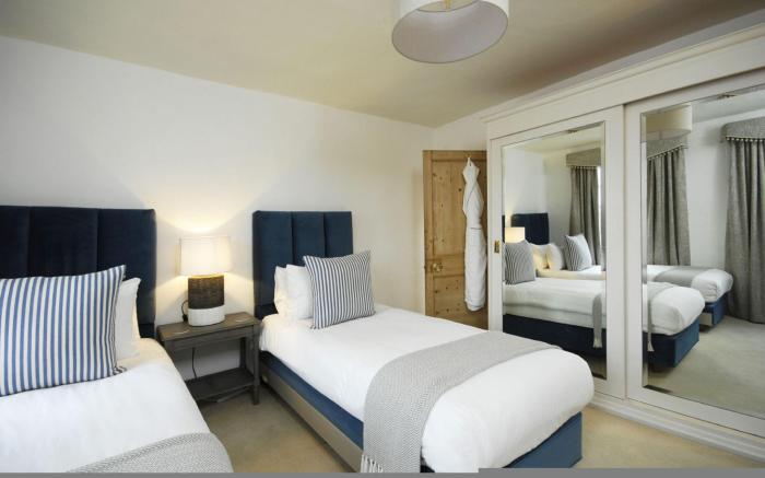 Dolls House - Luxury Townhouse - From £400 Per Night