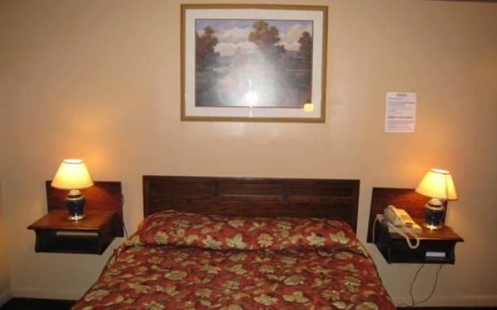 Travel Inn & Suites Flemington
