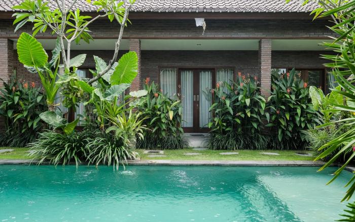 The Kumpi Bali by The Lavana