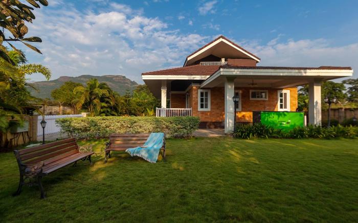 StayVista's Wandering Greens - Mountain-View Villa
