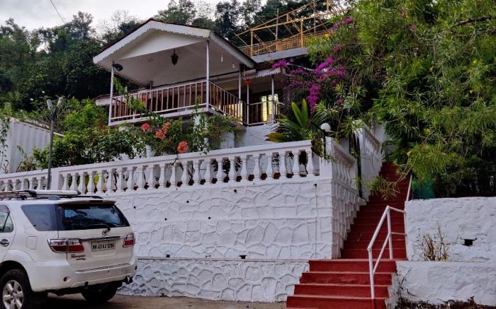 White House by Ekdant holiday Home