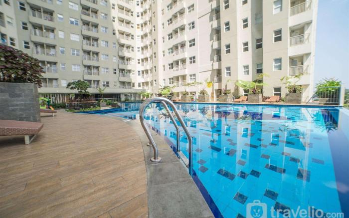 Cozy Living 1BR Parahyangan Residence By Travelio