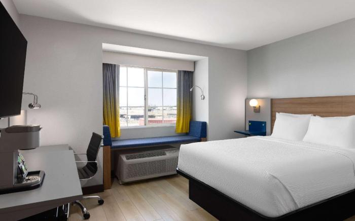 Microtel Inn & Suites by Wyndham Tracy