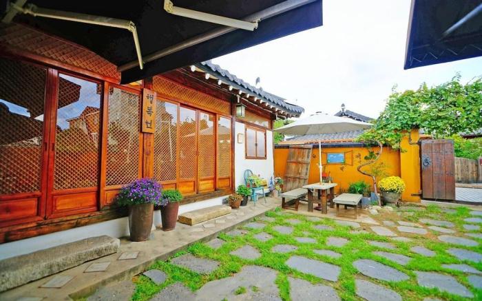 Jeonju Haengbokhyun Hanok Dockchae Pension