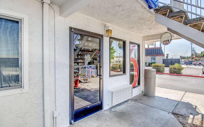 Motel 6 Stockton, CA - Charter Way West