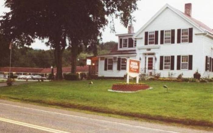 Four Winds Country Motel