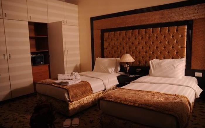 Queens Suite Hotel