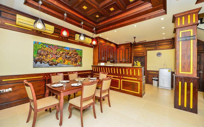 Unique&Nice 7BD pool villa in heart Nanai Patong