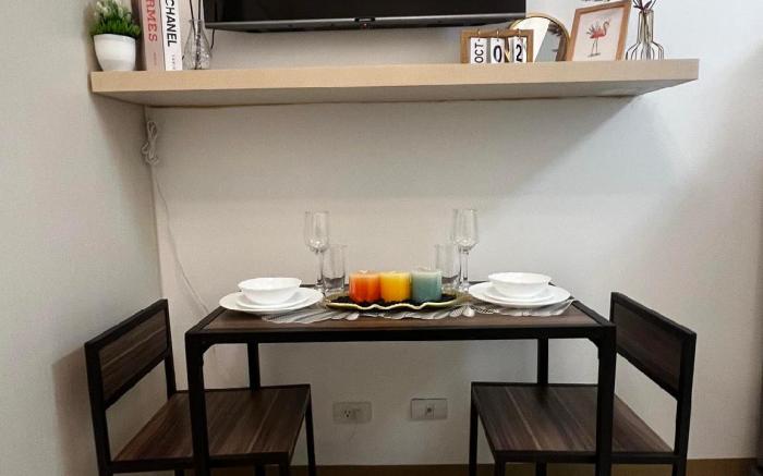 Posh 1BR @ SM Southmall w/ 100mbps and Netflix D+