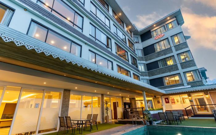 Summit North Star Hotel with Swimming Pool 