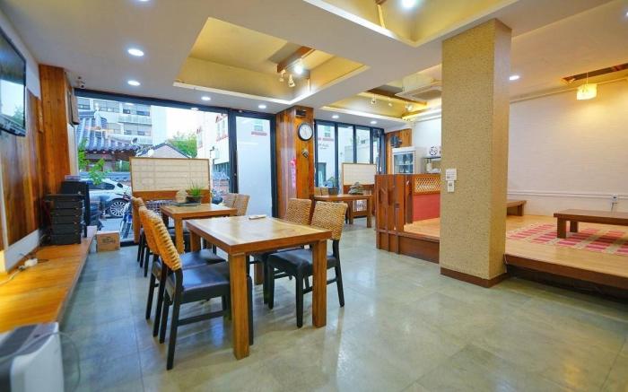 Jeonju Hanok Maeul Pungkyeong Guest and Hotel