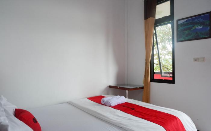 RedDoorz near Alun Alun Wonosobo 2
