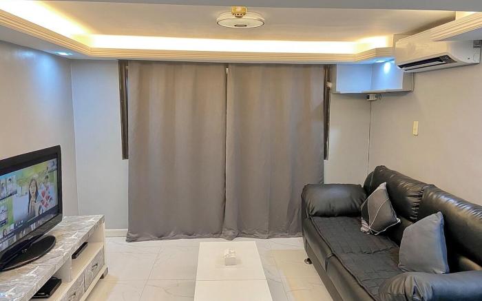 IV’s Condo w/ Netflix, Wifi & Karaoke