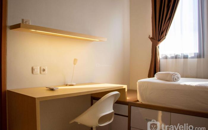 Modern and Classic 1BR at Evenciio Apt By Travelio