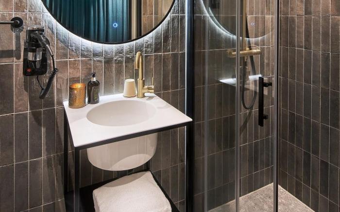 Boutique Hotel First City