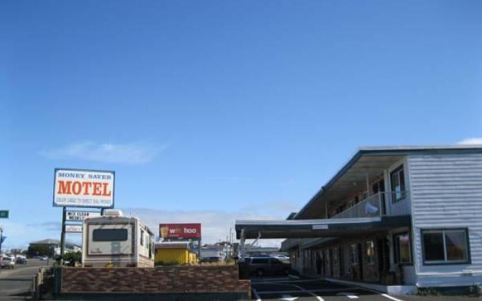 Seven Seas Inn & Suites