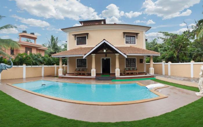 Lavish Executive Villa with Private Swimming Pool