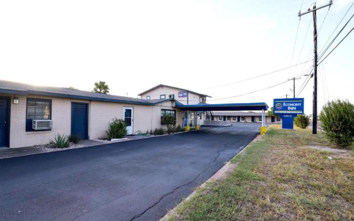 Economy Inn Kingsville, Hwy 77