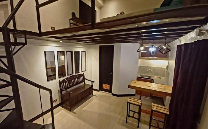 Adorable Lounge - 1  Bedroom loft  w/ home cinema