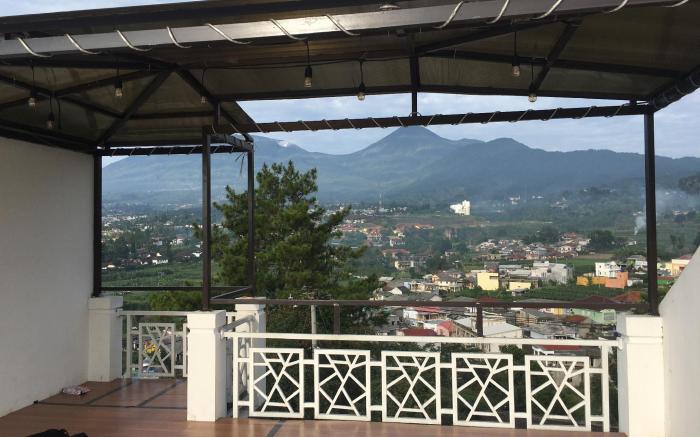 Villa blessing hills cipanas puncak view gunung