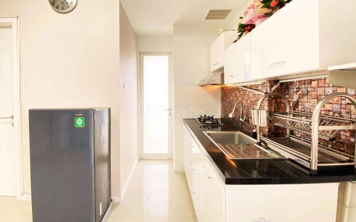 Comfy Modern 2BR Parahyangan Residence By Travelio