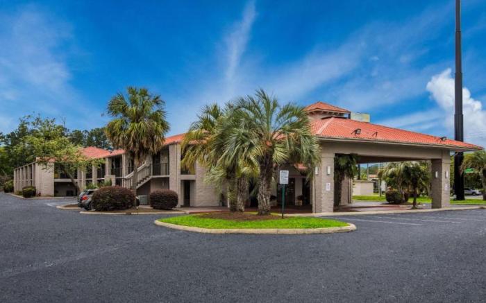 Super 8 by Wyndham Savannah