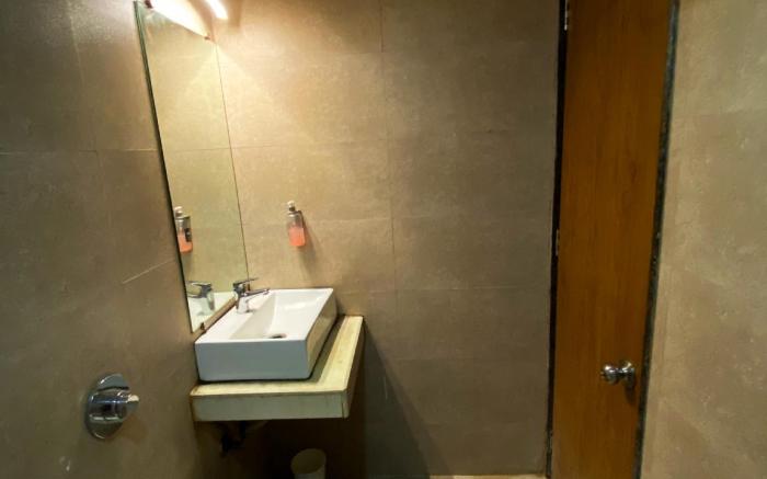 Hotel Pearl's BKC INN- Near Trade Centre