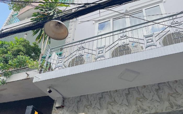 Hotel 102 House
