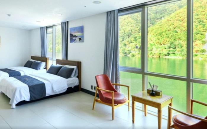 YJ HOTEL