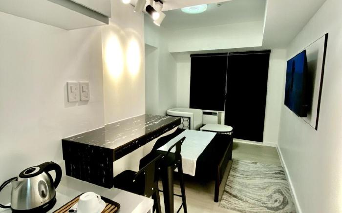 Mon Minimalist Studio R&R Staycation @ Azure North