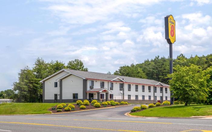 Super 8 By Wyndham Farmville
