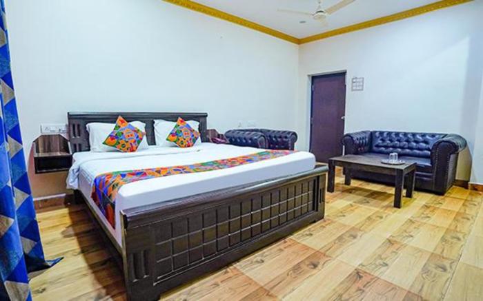 FabExpress Lloyds Inn - Nr. Valluvar Kottam Monument & Korea Embassy