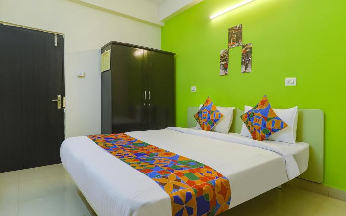 FabHotel Broholic - 200M from CARE Hospitals - Hitech City