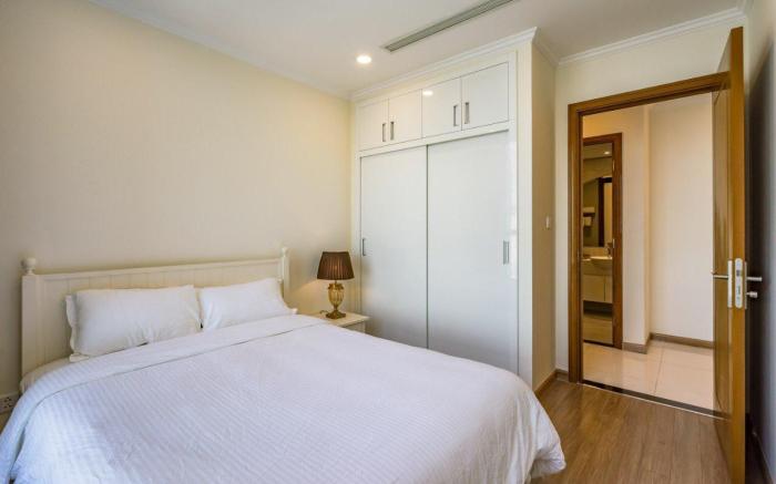 Spacious Apt with City View at Landmark Plus